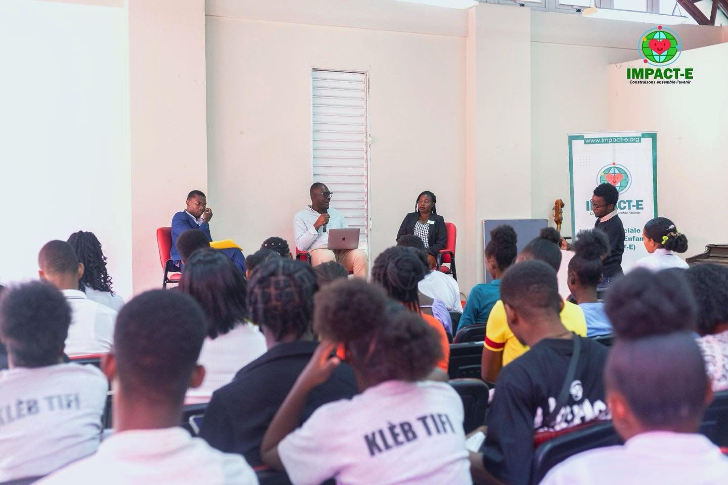 Table de concertation pour renforcer l&rsquo;engagement citoyen et le leadership des jeunes &agrave; Cit&eacute; Soleil