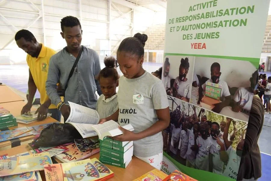 A travers le projet Ti Lekol Lavi, nous avons distribuer des kits scolaires aux enfants vuln&eacute;rables de Cit&eacute; Soleil