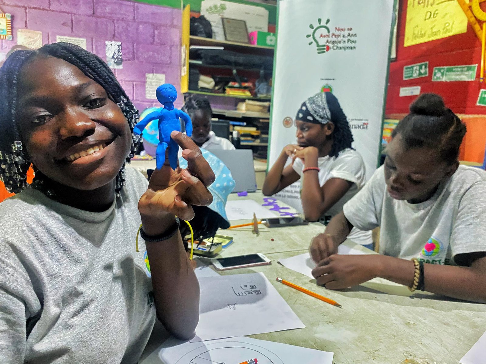 Cette  activit&eacute; vise &agrave; d&eacute;velopper l'empathie et la conscience citoyenne, notamment sur l'environnement,  la cr&eacute;ativit&eacute; et les droits de l'enfant