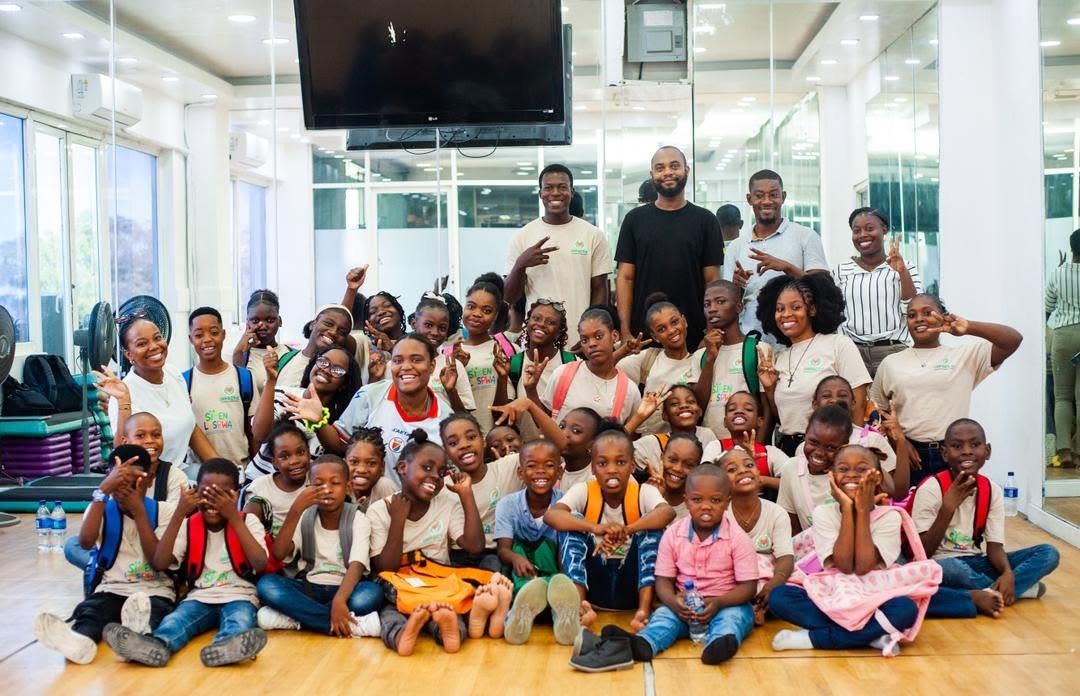 30 kits scolaires aux enfants b&eacute;n&eacute;ficiaires du camp d&rsquo;&eacute;t&eacute; SIMEN LESPWA
